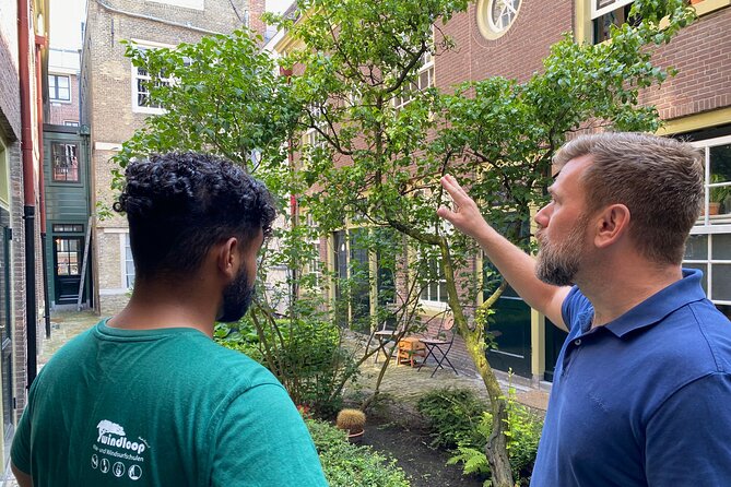 Explore hidden streets with friends - Private Tour - Nine Streets Shopping, Without the Mass-Tour Feeling