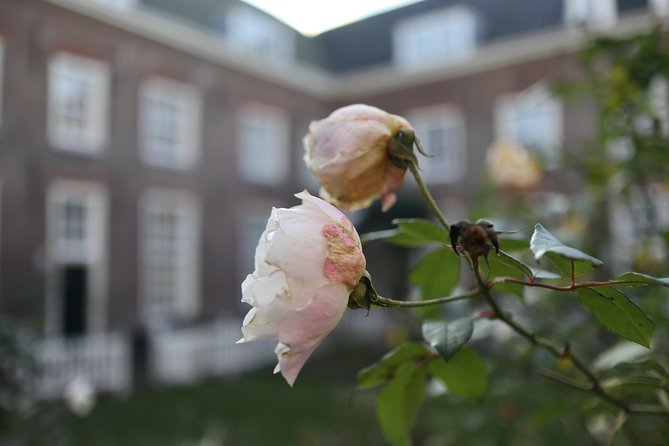 Explore hidden streets with friends - Private Tour - Karthuizerhof Courtyard: 1650 Widows and Early Social Housing