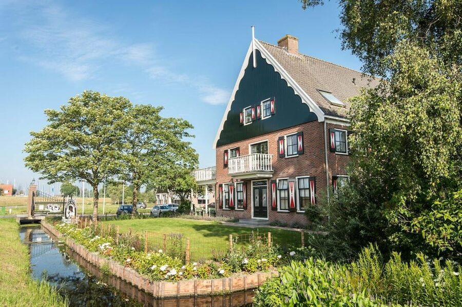 From Amsterdam; Alkmaar Cheese market & Zaanse Schans - Getting the most out of this day without running