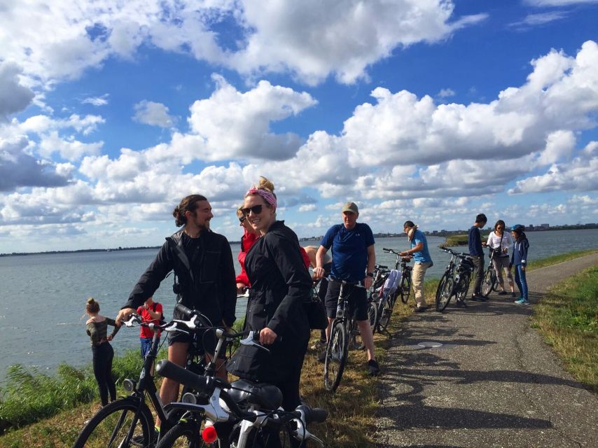 From Amsterdam: Countryside Bike Tour - Holysloot break: apple pie fuel in a tiny farmland village