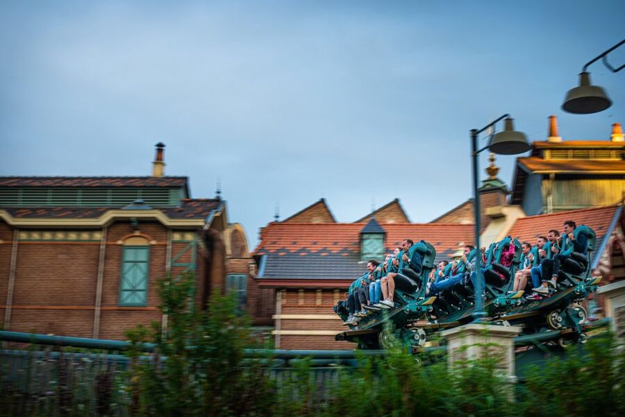 From Amsterdam: Day Trip to Efteling Theme Park with Ticket - The door-to-door Mercedes transfer that keeps the day sane