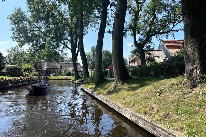 From Amsterdam: Giethoorn Day Trip with Canal & Village Tour - Your guide can make or break the day