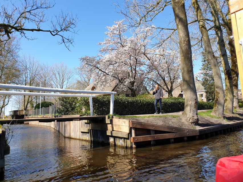 From Amsterdam: Giethoorn Day Trip with Small Electric Boat - Lunch Stop and the Photo Stop That Helps You See It Twice