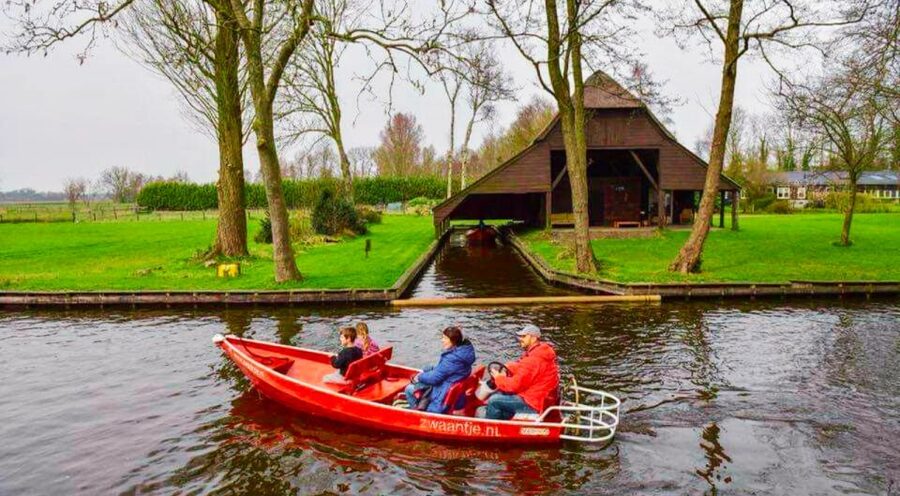 From Amsterdam: Giethoorn Guided Day Trip with Canal Cruise - What to pack and how to plan meals without stress