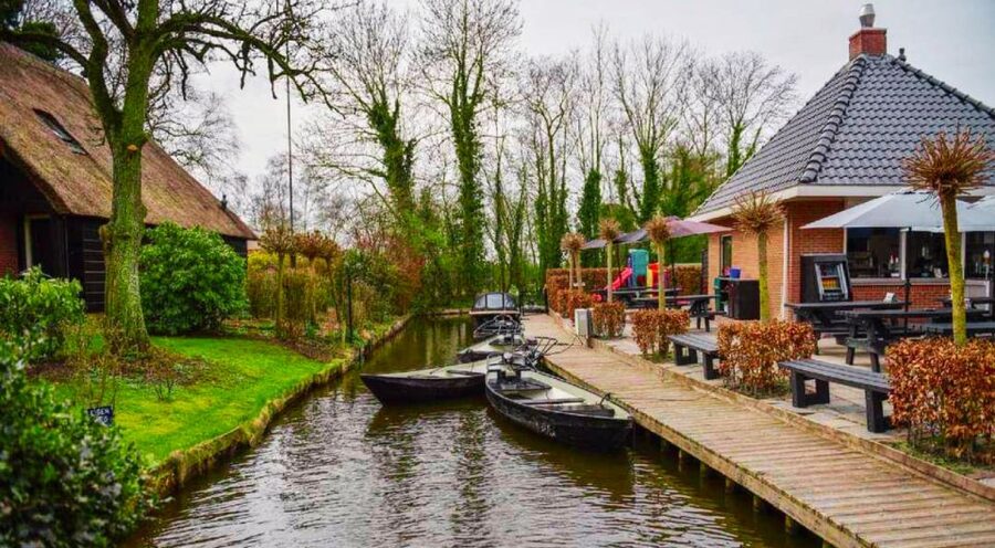 From Amsterdam: Giethoorn Guided Day Trip with Canal Cruise - Price and value at $108: what you are buying for the day