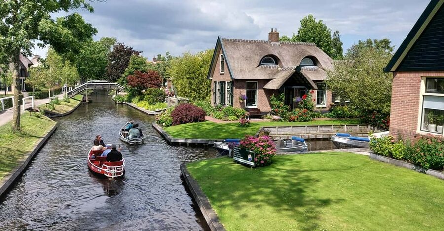 From Amsterdam: Giethoorn Small Group Tour with Boat Ride - Key highlights