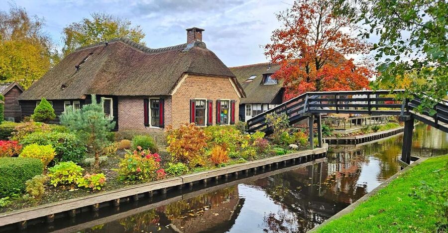 From Amsterdam: Giethoorn & Zaanse Schans Tour w/ Small Boat - Zaanse Schans open-air museum: windmills, clogs, and cheese demos