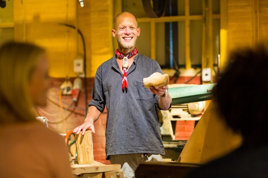 From Amsterdam: Keukenhof and Dutch Countryside Tour - Marken and the wooden shoe workshop: craft you can see