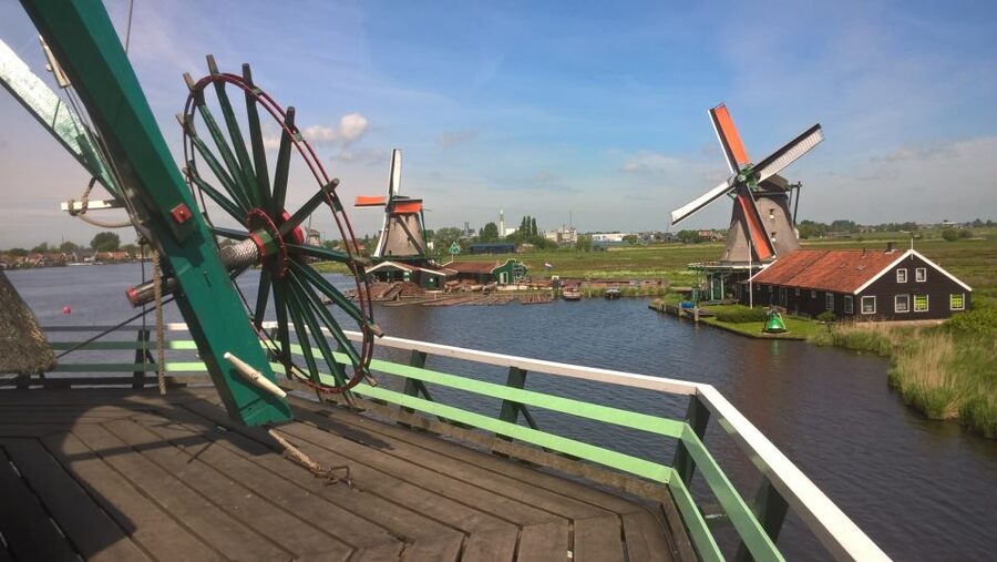 From Amsterdam: Keukenhof and Zaanse Schans Small Group Tour - From LOT61 Amsterdam Centraal to Keukenhof: The Ride Starts the Day Right