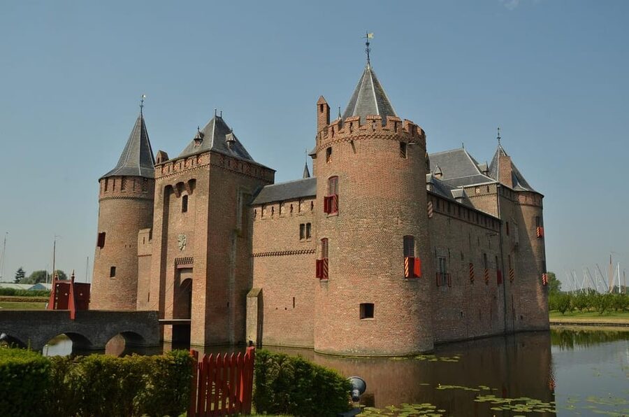 From Amsterdam: Muiderslot and De Haar Castle Tour - The real charm of Muiderslot and De Haar from Amsterdam