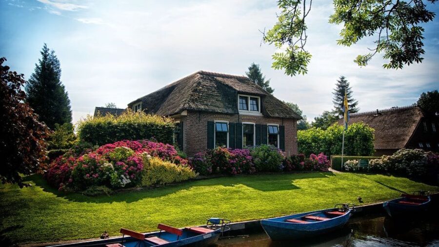 From Amsterdam: Private Tour to Giethoorn with Canal Cruise - Key Points at a Glance