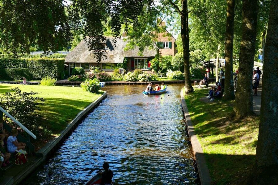 From Amsterdam: Private Tour to Giethoorn with Canal Cruise - Getting From Amsterdam in a Private Mercedes Ride