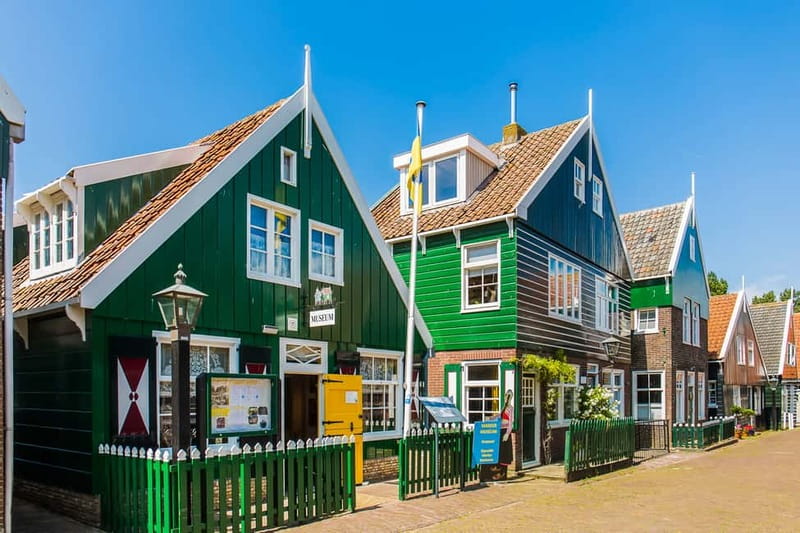 From Amsterdam: Zaanse Schans, Volendam, and Marken Day Trip - Getting Oriented at Amsterdam Central (Before the Countryside)