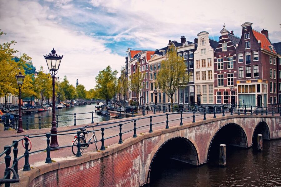 From Brussels: Day Trip to Amsterdam with Canal Boat Cruise - Price and Value at $81 for a Bilingual, Small-Group Day