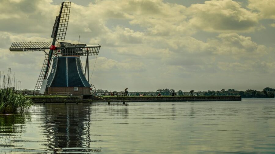 From Katwijk: Kaag Lakes Cruise - Your 2.5 hour sailing time, what the pace really means