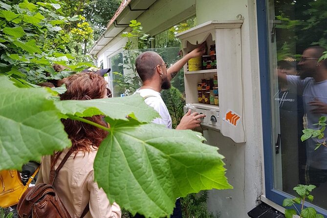 Full-Day Private Guided Countryside Tour from Amsterdam by Bike - Stop 2: Nieuwendammerdijk, fairy-tale wooden houses and a dyke coffee pause