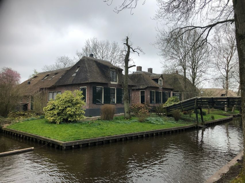Giethoorm & Exploring the North of The Netherlands Tour - Giethoorn, car-free and all about water