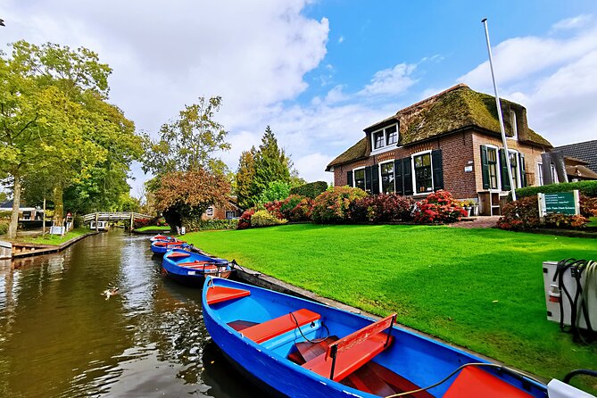 Giethoorn, Afsluitdijk, Zaanse Schans Day Tour Incl Hotel Pick Up - Zaanse Schans: Windmills Plus Factory Tours You Can Actually Understand