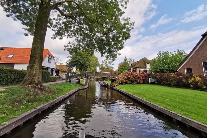 Giethoorn, Afsluitdijk, Zaanse Schans Day Tour Incl Hotel Pick Up - Who This Tour Fits Best (and Who Might Prefer Something Else)