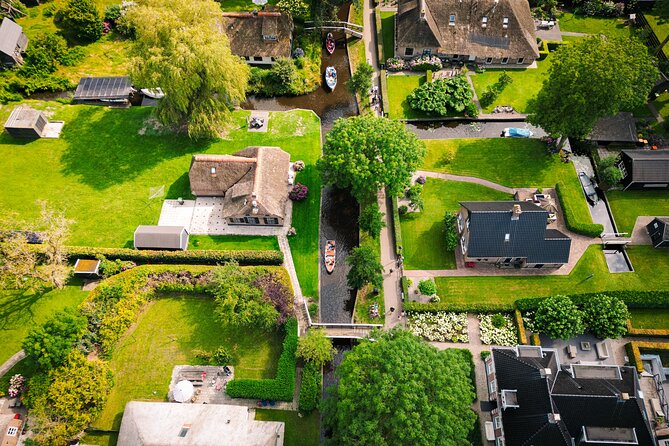Giethoorn and Afsluitdijk Day Trip from Amsterdam with Boat Trip - Giethoorn First: How the Car-Free Village Feels Up Close