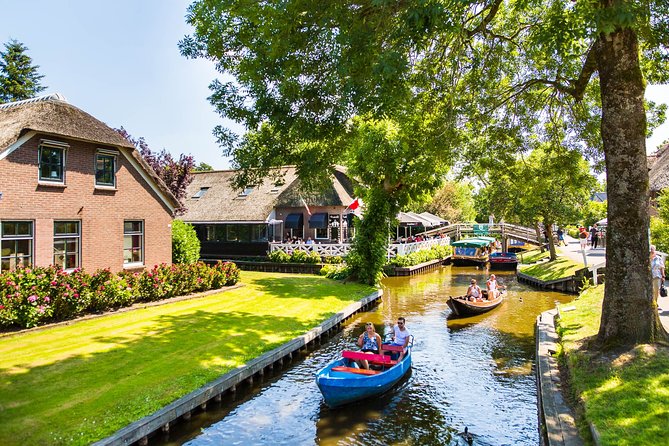 Giethoorn and Afsluitdijk Day Trip from Amsterdam with Boat Trip - The 1-Hour Canal Cruise: Your Best Views in the Right Amount of Time
