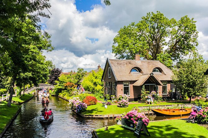 Giethoorn and Afsluitdijk Day Trip from Amsterdam with Boat Trip - Free Time in Giethoorn: How to Use It Without Feeling Lost