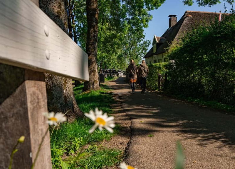 Giethoorn: Canal Cruise & lake Tour & Sightseeing Village - Stop-by-stop: what happens during the whole 3-hour window