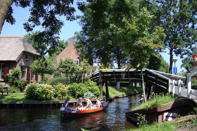 Giethoorn Day Trip from Amsterdam With Cruise and Cheeseplatter - Exploring Giethoorn on Your Own: Bridges, Cafés, and Early-Crowd Advantage
