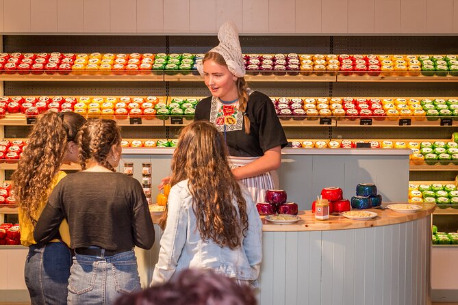 Giethoorn Day Trip from Amsterdam With Cruise and Cheeseplatter - The Optional Amsterdam Canal Cruise Add-On: What It Really Gives You