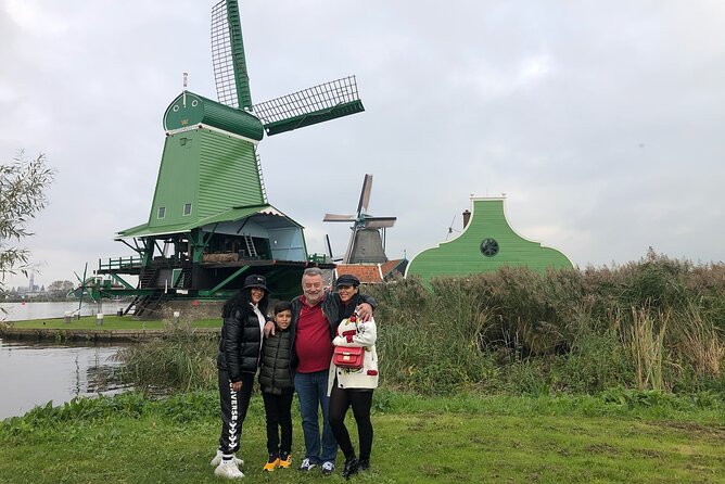 Giethoorn, Private Boat Tour & Zaanse Schans Windmills - The Giethoorn Moment: Punter Boat Tour in a Car-Free Village