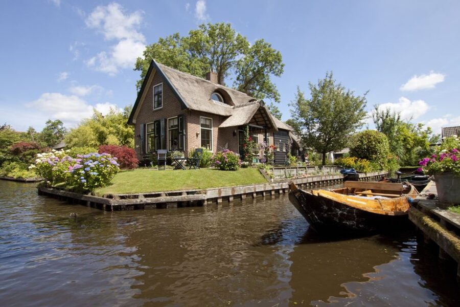 Giethoorn: Private Day Trip with Boat Tour from Amsterdam - Giethoorn, the Venice of the Netherlands, But With Real Water Rules