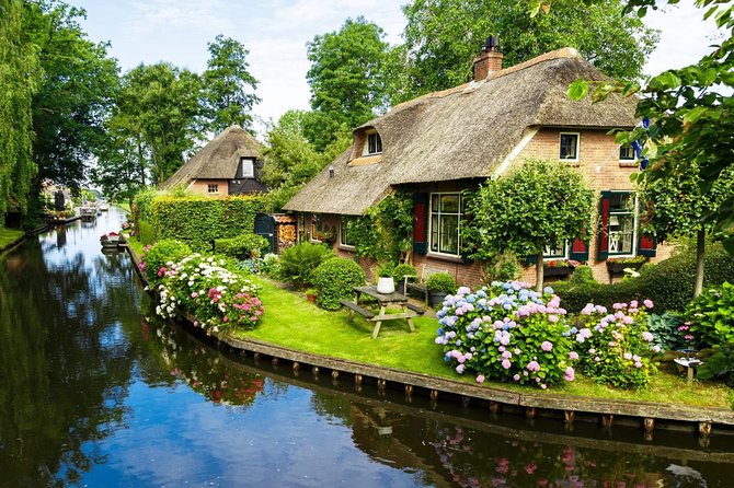 Giethoorn Private Tour & Boat Trip - Key Things That Make This Giethoorn Tour Worth Your Time