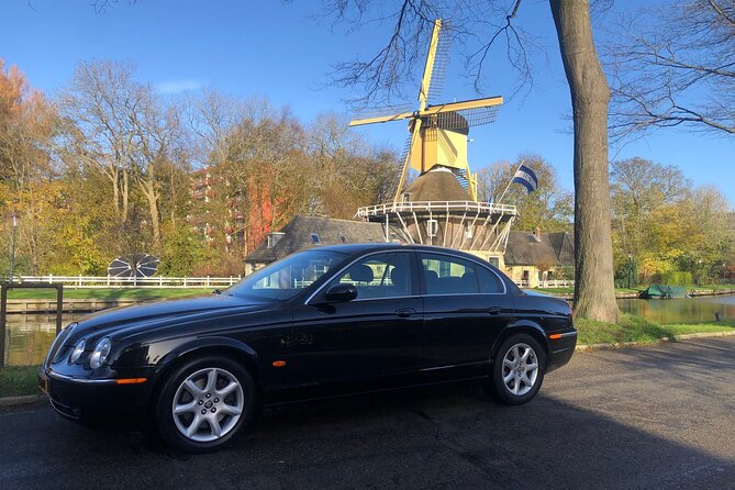 Giethoorn Private Tour Guide Giethoorn in luxury Jaguar S Type - De Koeienkade Farm Stop: Milk, Cheese, and Cows Up Close