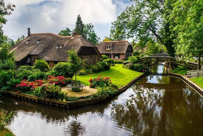 Giethoorn Private Tour Guide Giethoorn in luxury Jaguar S Type - Price and Value: What $833.99 Buys for Up to Four