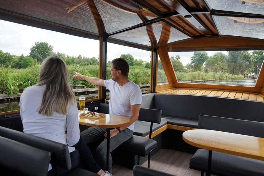 Giethoorn: Sightseeing Boat Tour - Why Giethoorn canals feel different at boat speed