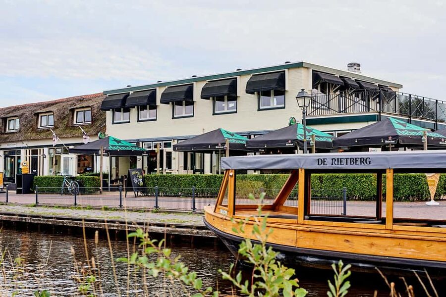 Giethoorn: Sightseeing Boat Tour - Choosing a departure time that fits your day