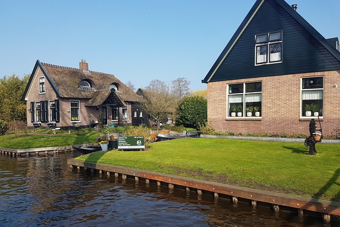Giethoorn Small-Group Tour from Amsterdam (Max. 8 People) - The private boat ride: your early pass on Giethoorn’s canals