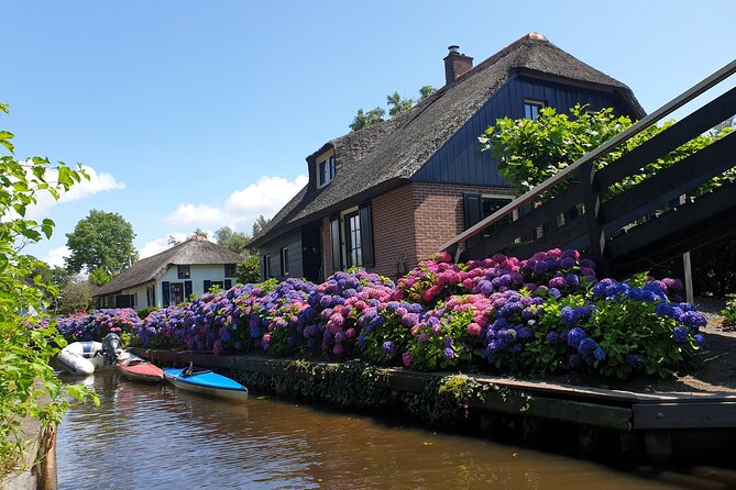 Giethoorn, Zaandam & Zaanse Schans Day Tour w/ Small Boat Ride - Zaanse Schans: Windmills and the Craft Machines Behind Dutch Souvenirs