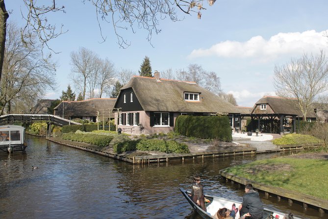 Giethoorn, Zaandam & Zaanse Schans Day Tour w/ Small Boat Ride - Guides and Group Size: What Small-Group Really Means Here
