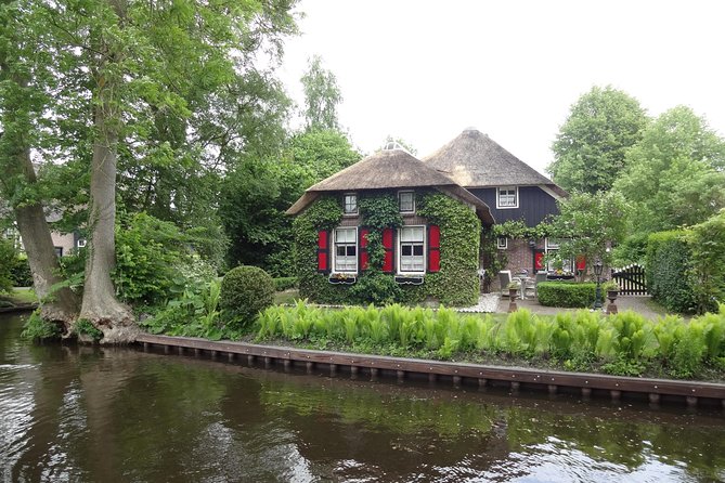 Giethoorn, Zaandam & Zaanse Schans Day Tour w/ Small Boat Ride - FAQ