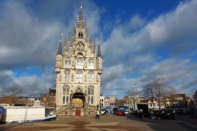 Gouda Cheese and Delft Blue: Full-Day Private Tour - Inside De Goudse Waag: how the tasting and cheese story fit together