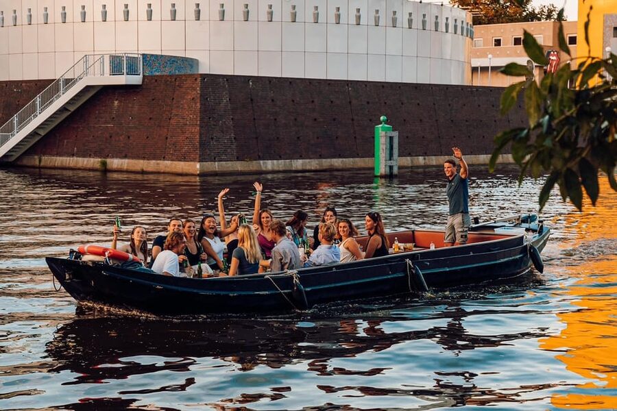 Groningen: City canal cruise (with unlimited drinks) - How the Borrelvloot cruise really works in 1 to 1.5 hours