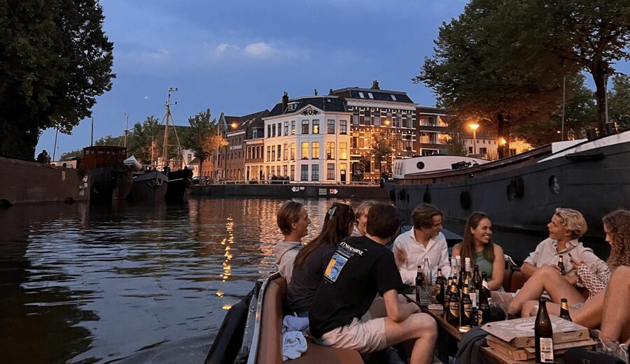 Groningen: City canal cruise (with unlimited drinks) - Who should book this, and who should skip it
