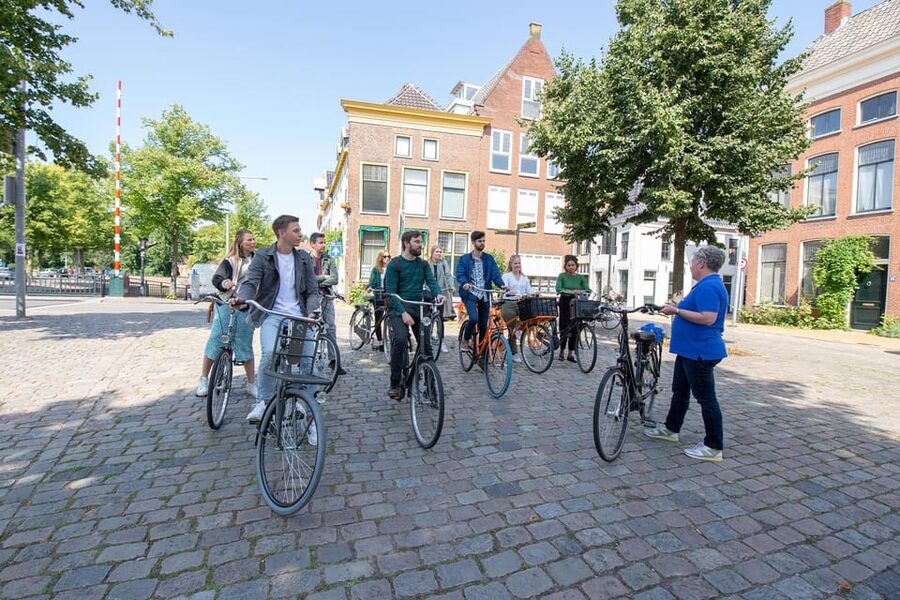 Groningen: City Highlights Bike Tour - Price and value: $32 for bike rental plus a guide who answers questions