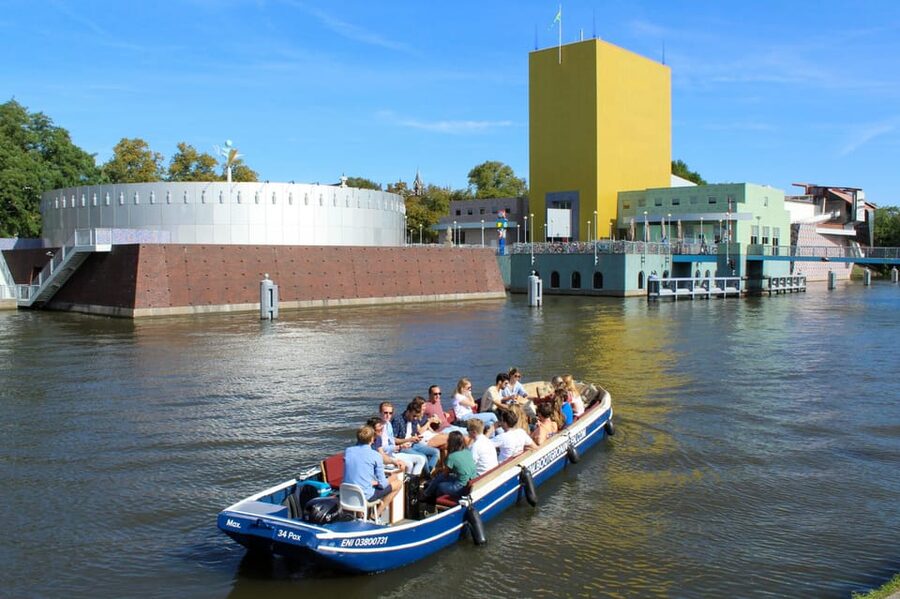 Groningen: Evening Cheese and Wine cruise - Boot Groningen meeting point, and what timing feels like