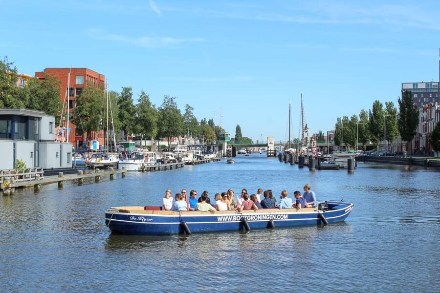 Groningen: Evening Cheese and Wine cruise - Noorderhaven and living boats you can actually see
