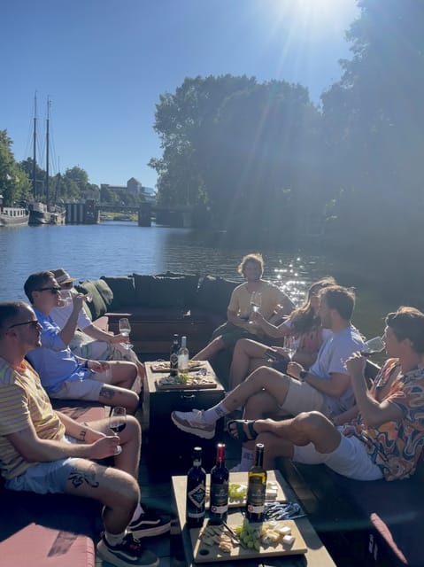 Groningen: Evening Cheese and Wine cruise - Het Verbindingskanaal plus Central Station views