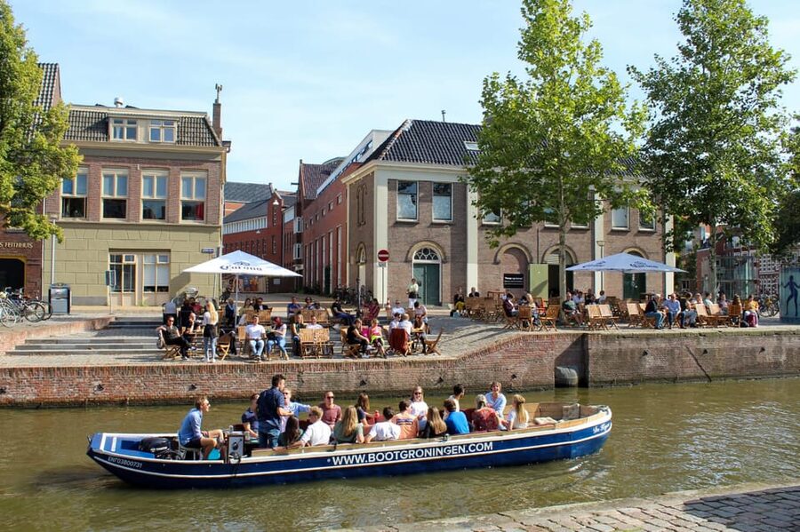 Groningen: Open Boat City Canal Cruise - A one-hour canal cruise that actually feels like city orientation