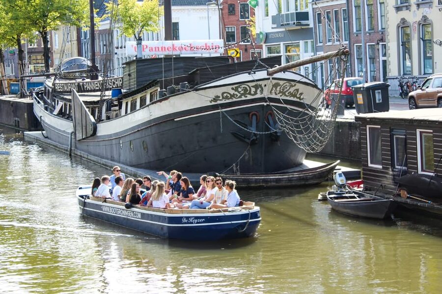 Groningen: Open Boat City Canal Cruise - The guide makes or breaks it, and this one seems to land well