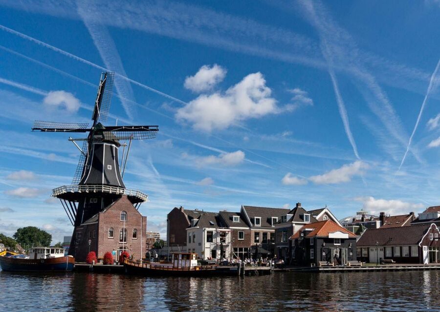 Haarlem: Dutch Windmill & Spaarne River Sightseeing Cruise - Getting started at Rondvaart Haarlem (and why location matters)
